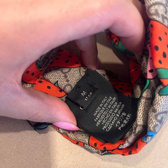 Gucci Silk Strawberry Headband New Condition - Picture 8 of 9